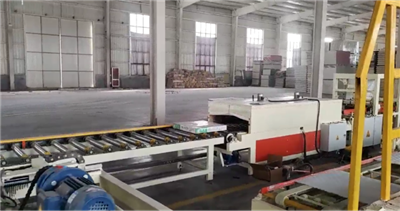 MAȘIN DE PRODUCȚIE PLACĂ GIPS PVC